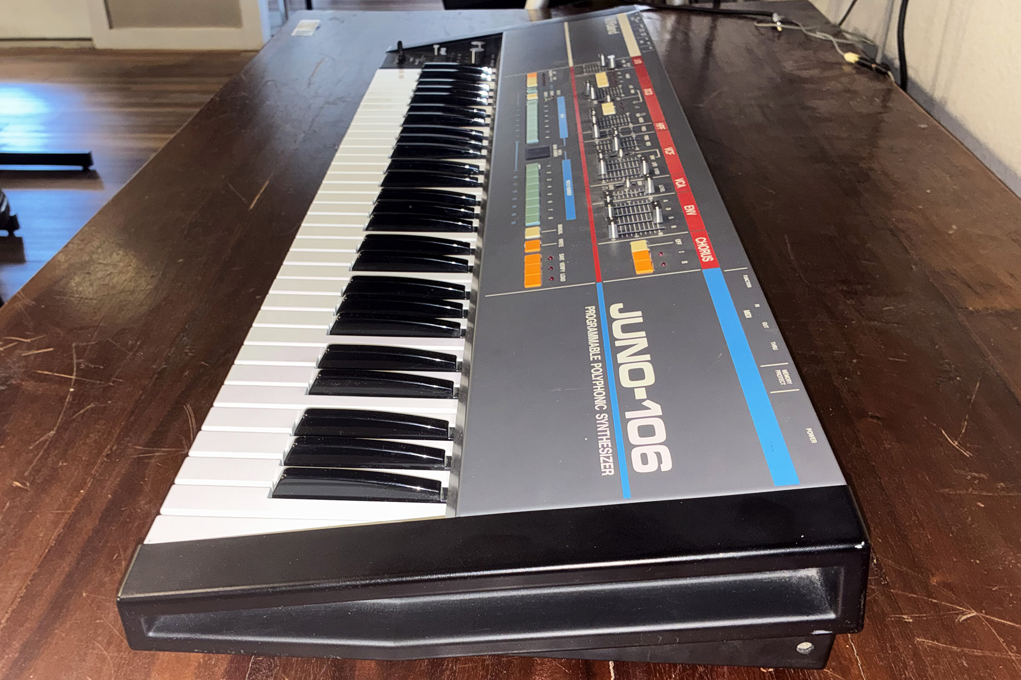 Roland Juno-106 — view 3