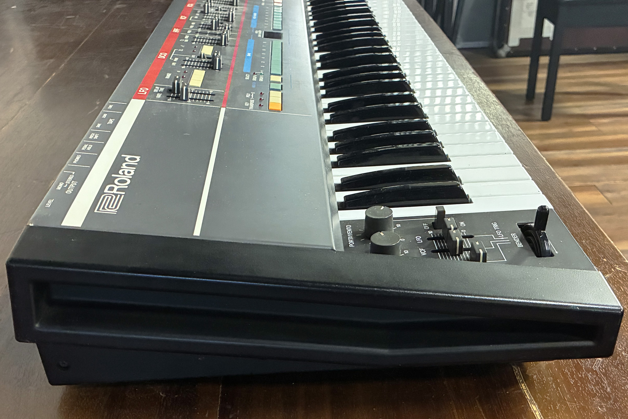 Roland Juno-106 — view 4