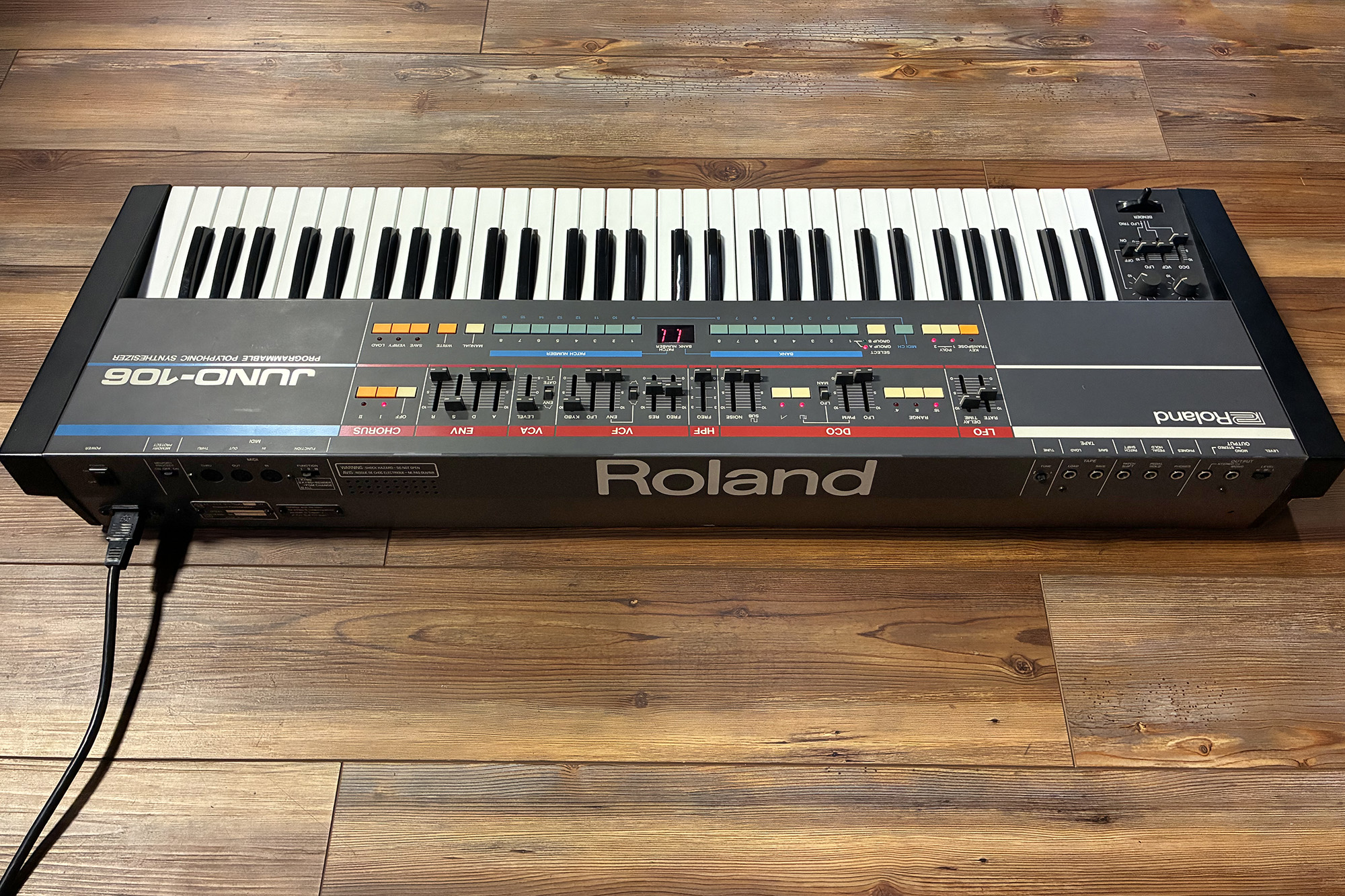 Roland Juno-106 — view 6