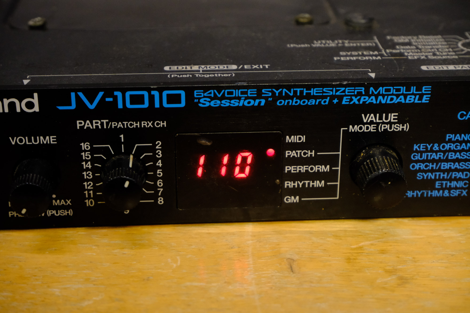 Roland JV-1010