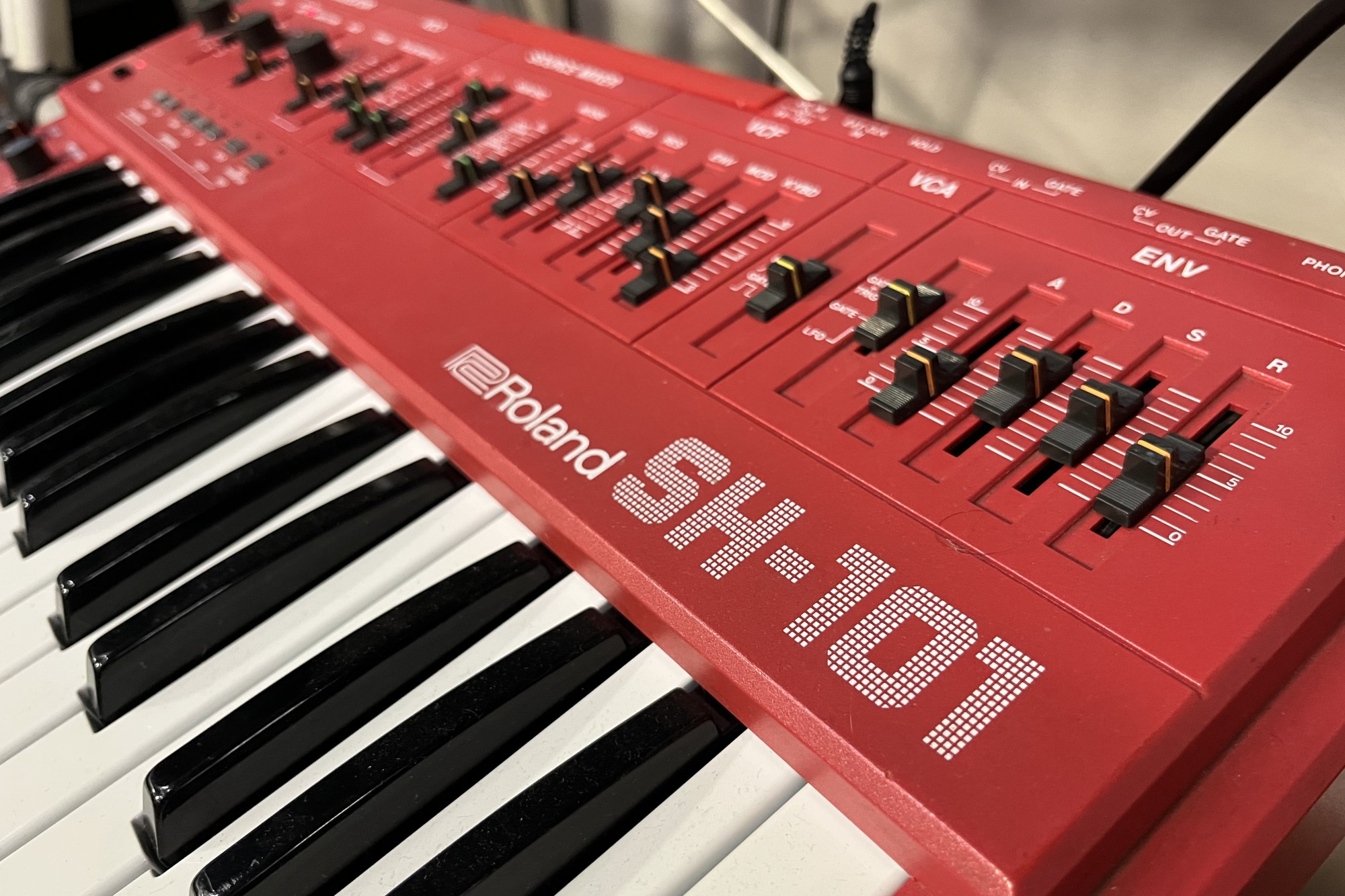 Roland SH-101 — view 6
