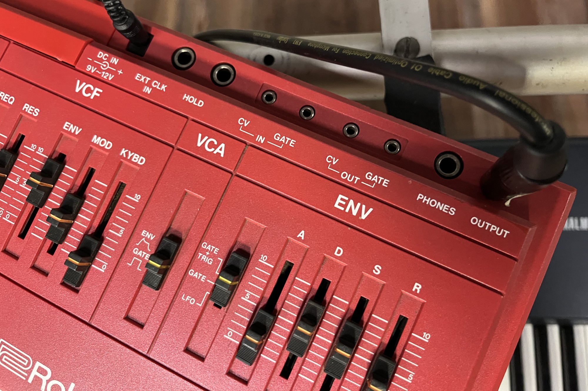 Roland SH-101 — view 9