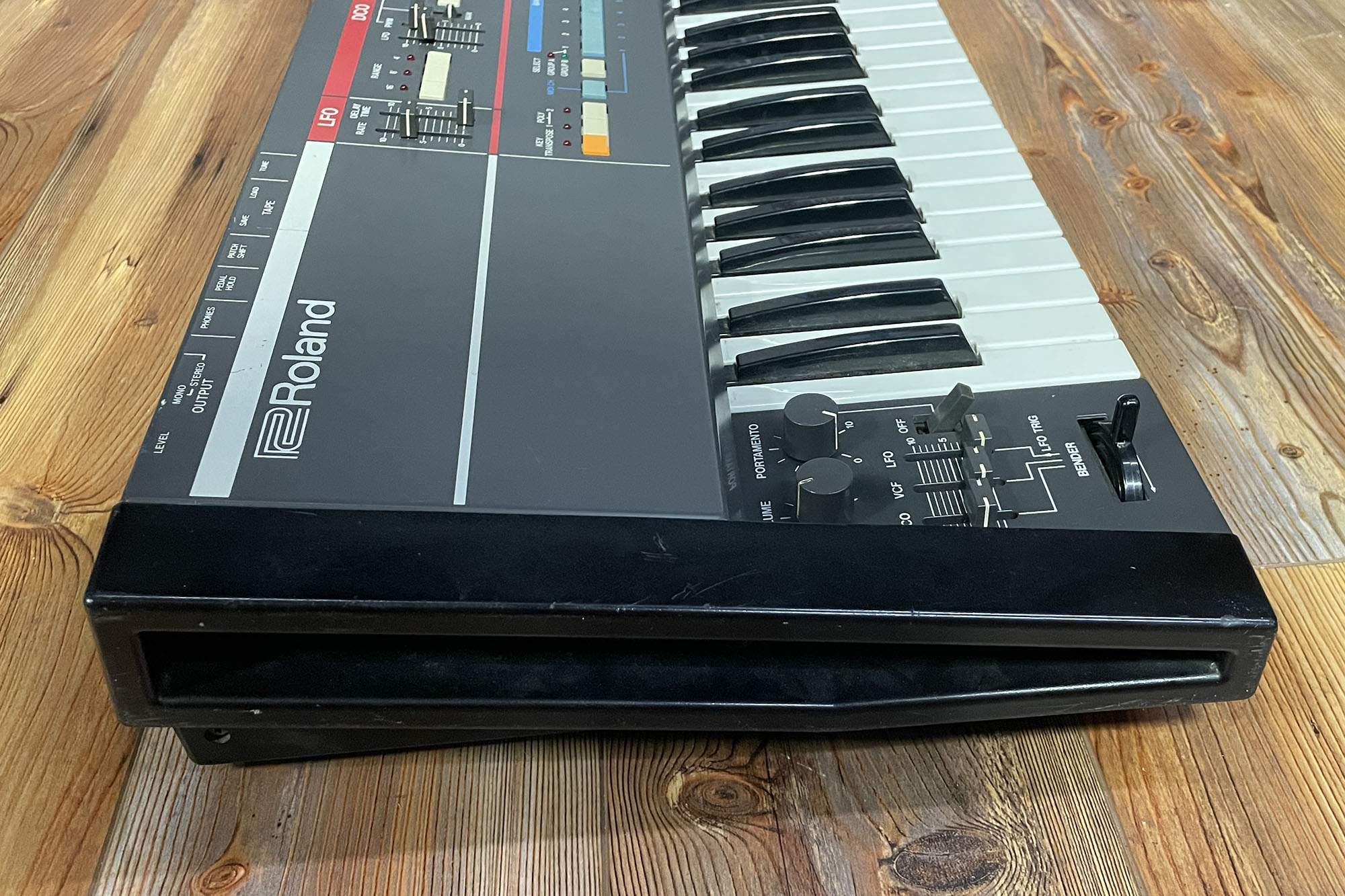 Roland Juno-106 — view 2